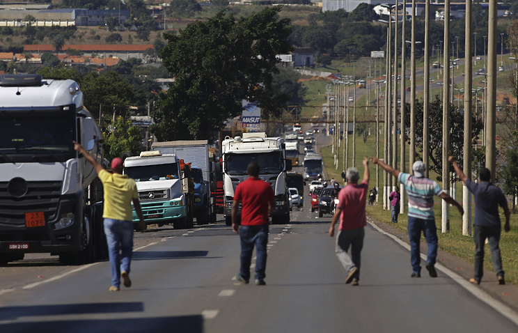 Протест дальнобойщиков в Бразилии привел к нехватке еды и бензина