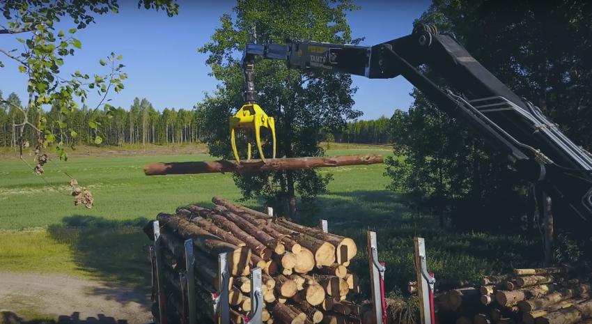 HIAB представил технологию манипулятора, с которым заготовка леса становится видеоигрой