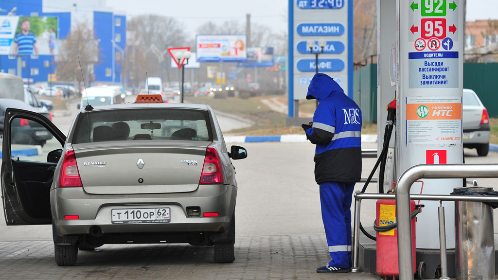 В увеличении цен на бензин обвиняют правительство