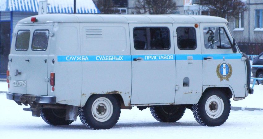 В Кемерово приставы арестовали у транспортной компании автопарк из 10 машин