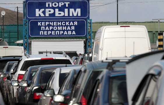 Дальнобойщики раскритиковали ограничения, введенные в Крыму из-за жары